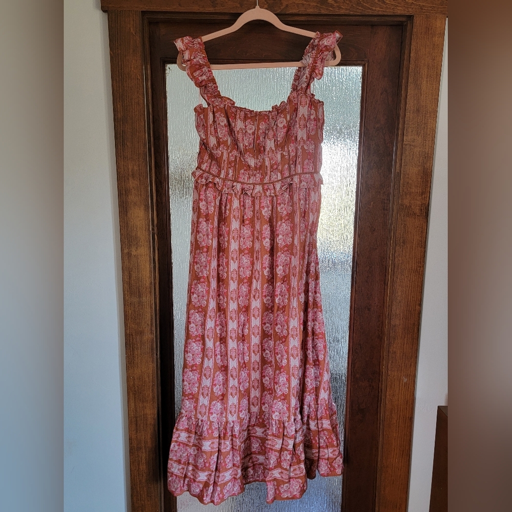 House of Harlow Maxi dress. Floral and beautiful! It is long! Sz M